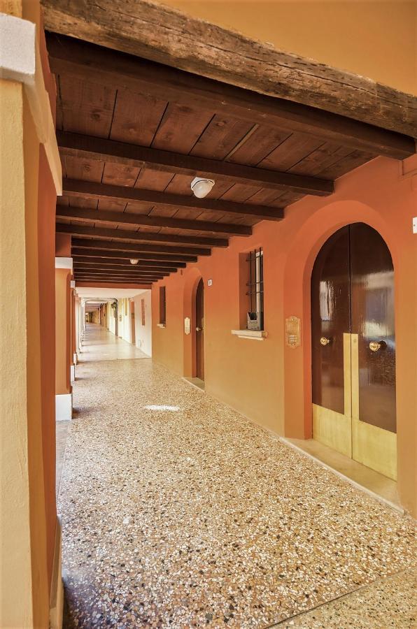 Guest house Bed In Bo Porta San Mamolo 2*